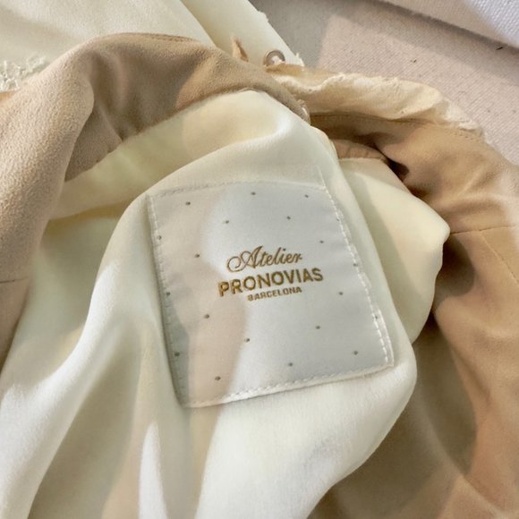 ATELIER PRONOVIAS WEDDING GOWN Size 2 - Picture 7 of 8